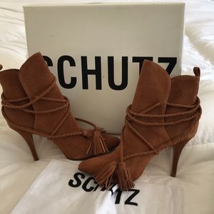 Schutz new in box tie around bootie